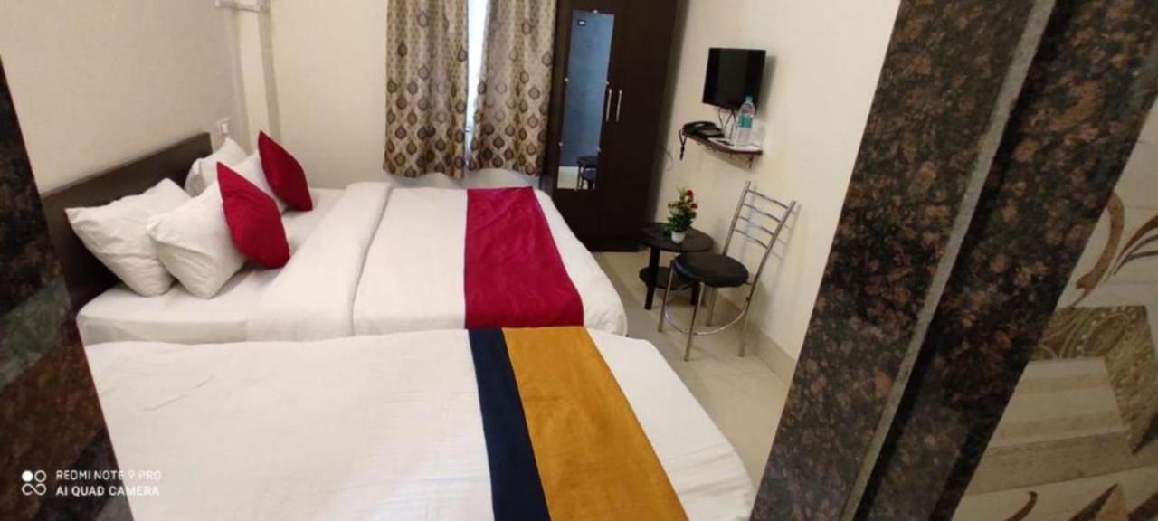 Oyo 16708 Sada Shiv Guest House Варанасі Екстер'єр фото