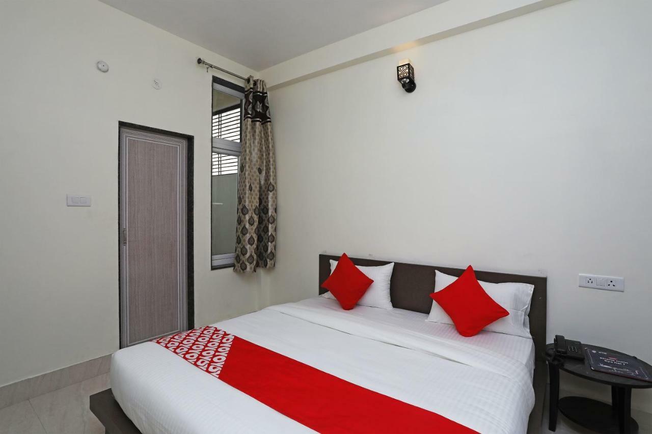 Oyo 16708 Sada Shiv Guest House Варанасі Екстер'єр фото